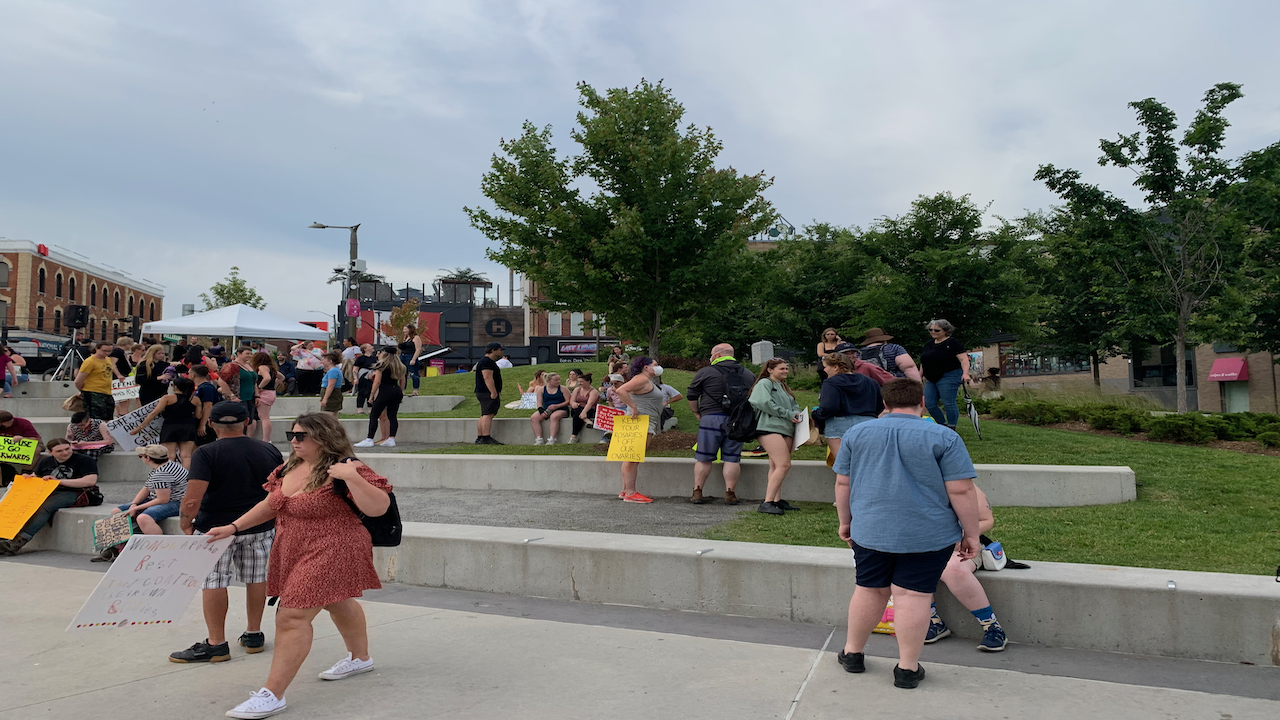Read more about the article “Protect Reproductive Rights” Rally in Barrie Supports American Women